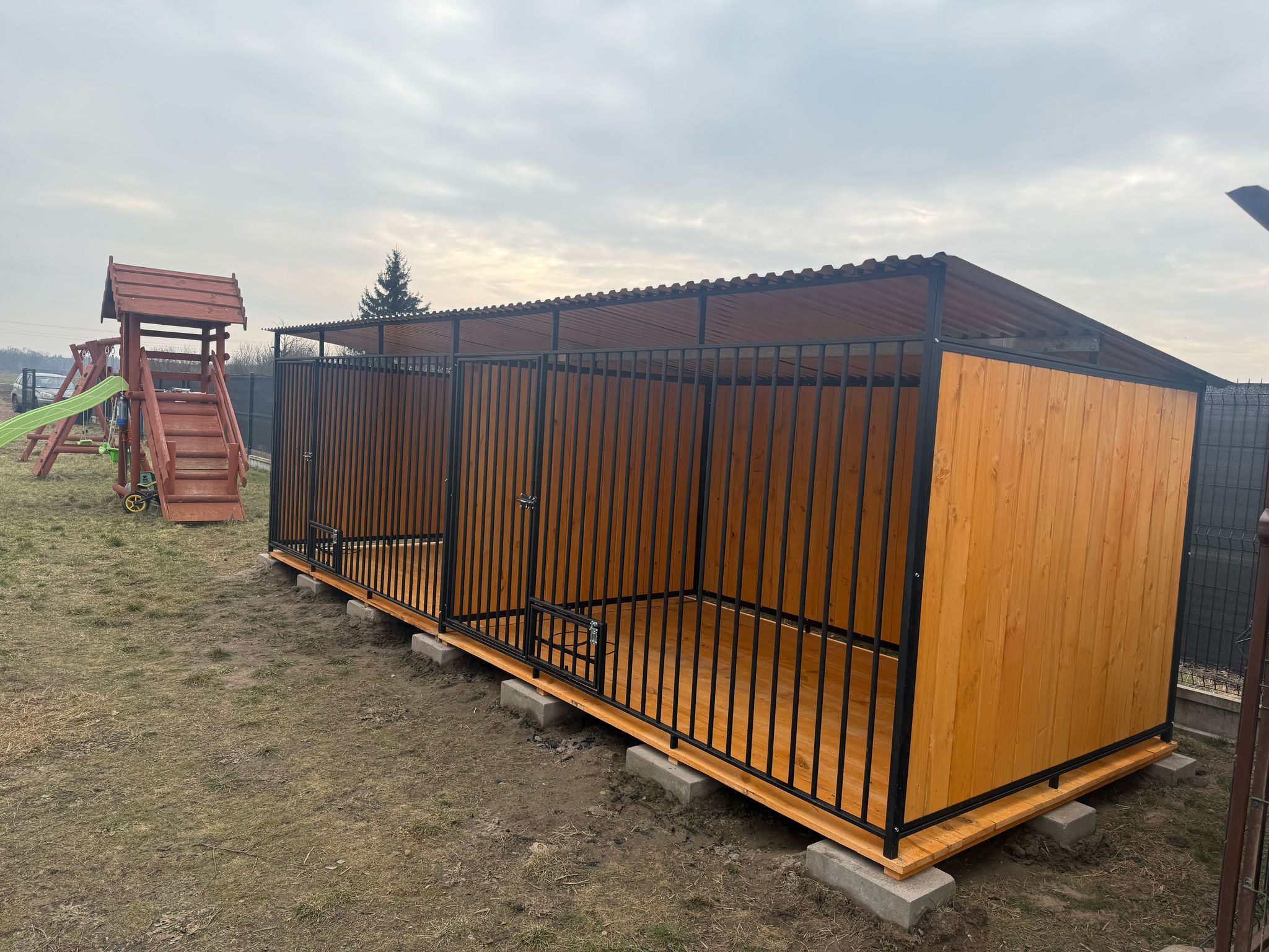 Zdjęcie WhatsApp 2025-03-23 o 19.25.59_a4c9a0b6 6 × 2 m-ES KUTYAKENNEL – 2 BOKSZ (3 × 2 m + 3 × 2 m) ID 186 - Image 3